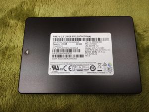 取出したSSD