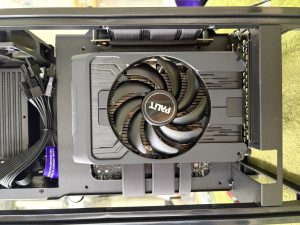 グラフィックボード取り付け